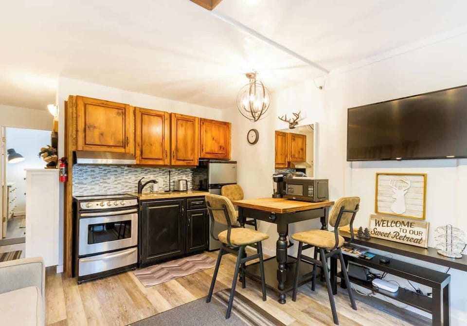 Kitchen/Dining Area