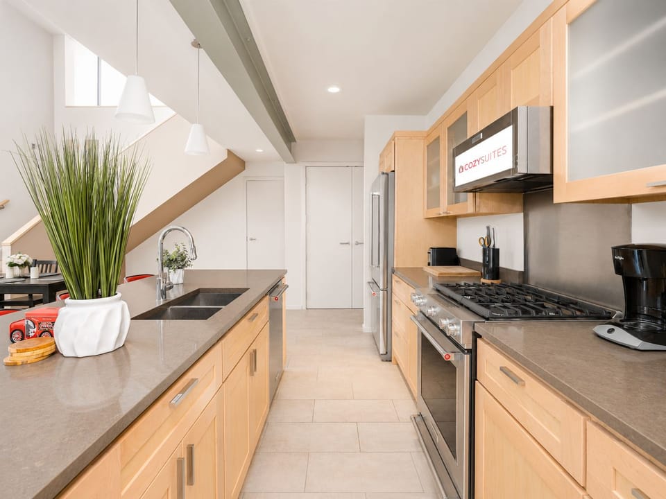 House (3 Bedrooms) | Private kitchen | Coffee/tea maker, fridge, microwave, oven