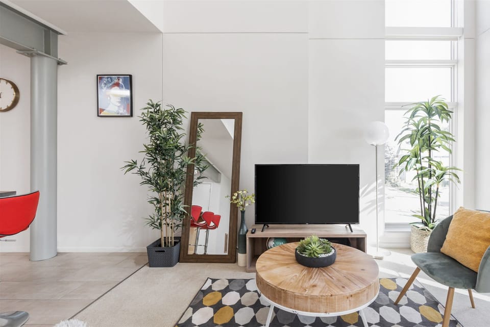 42-inch Smart TV with digital channels, TV, Netflix