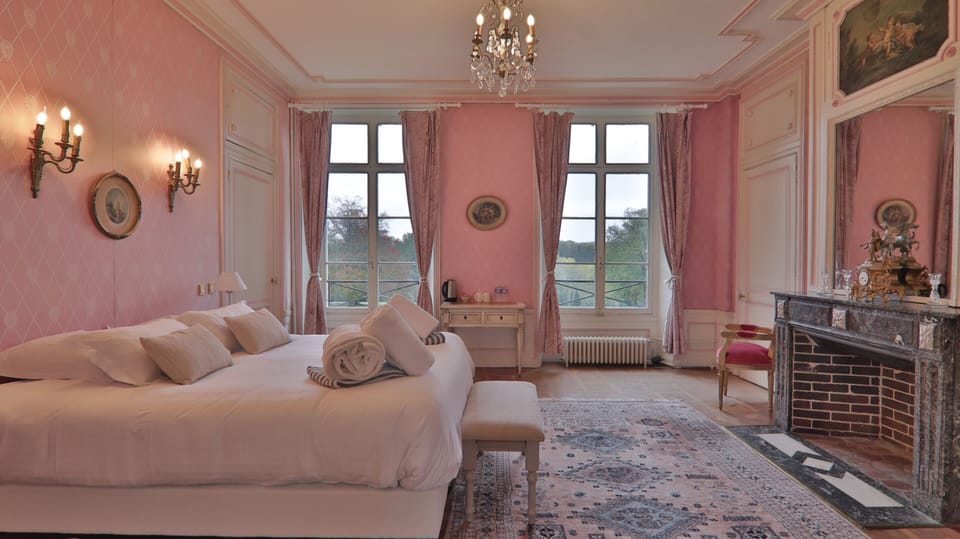 Executive Suite, Hot Tub, Garden View | Premium bedding, blackout drapes, travel crib, free WiFi