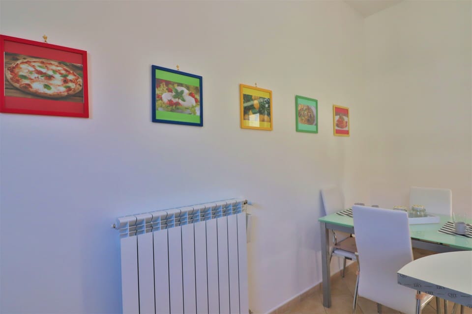 City Apartment, 2 Bedrooms | In-room dining