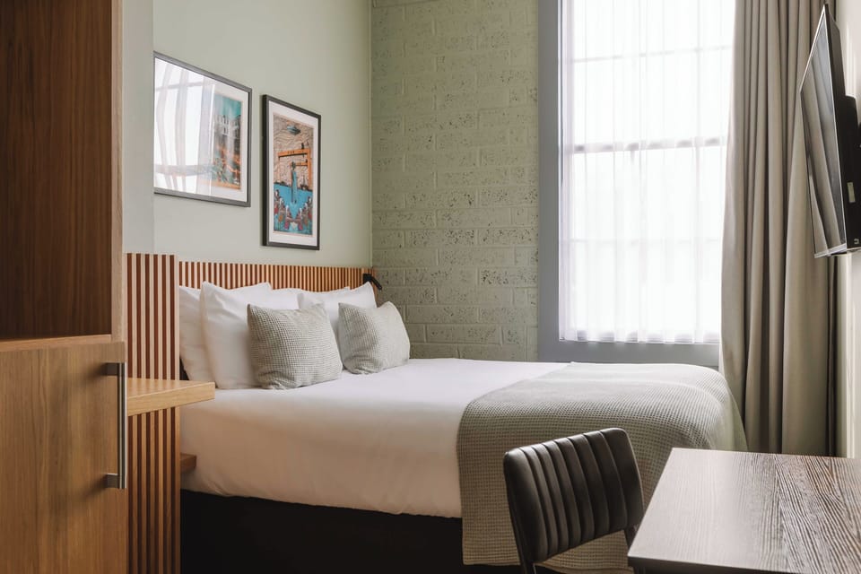 Classic Double Room, 1 Bedroom | In-room safe, soundproofing, iron/ironing board, free WiFi