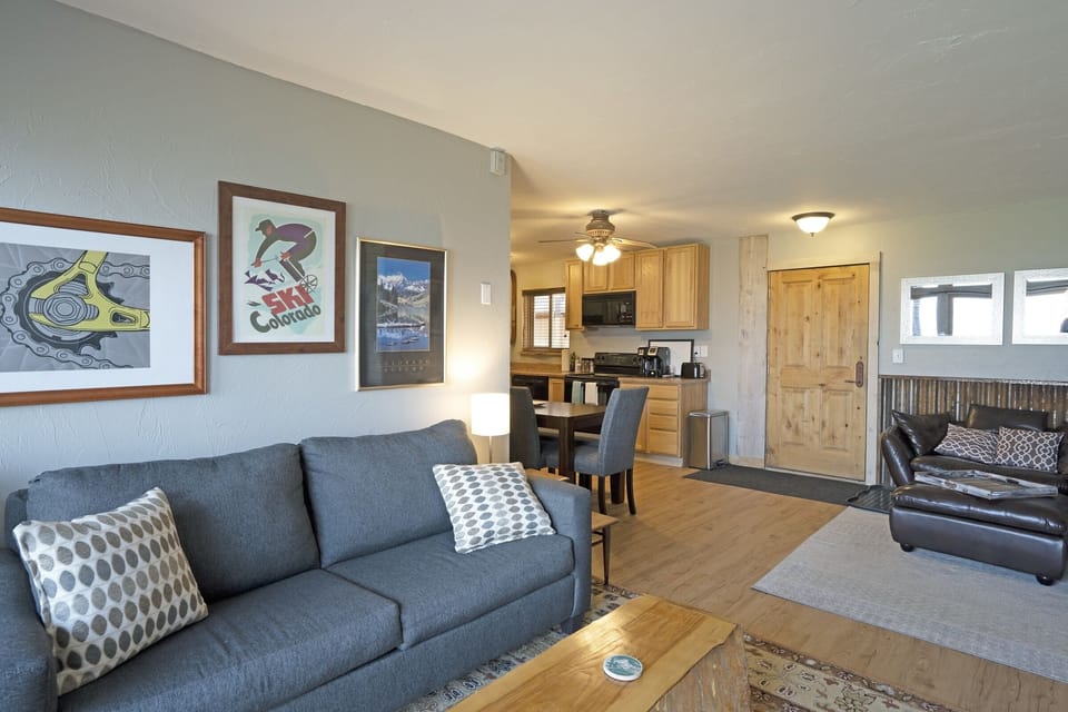 Condo, 2 Bedrooms | Living room | TV