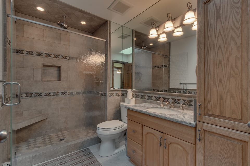 shared hallway bathroom - shared hallway bathroom