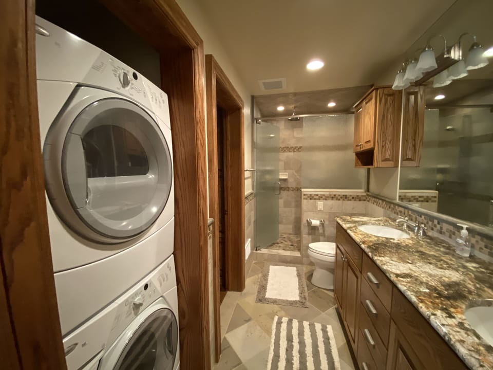 jack-and-jill bathroom - jack-and-jill bathroom