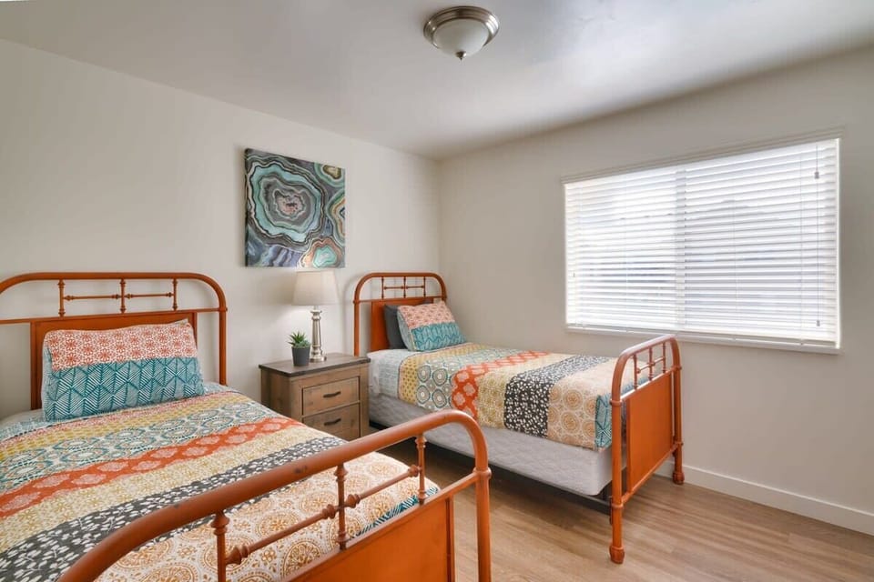 Bedroom #3 (2 Twin)