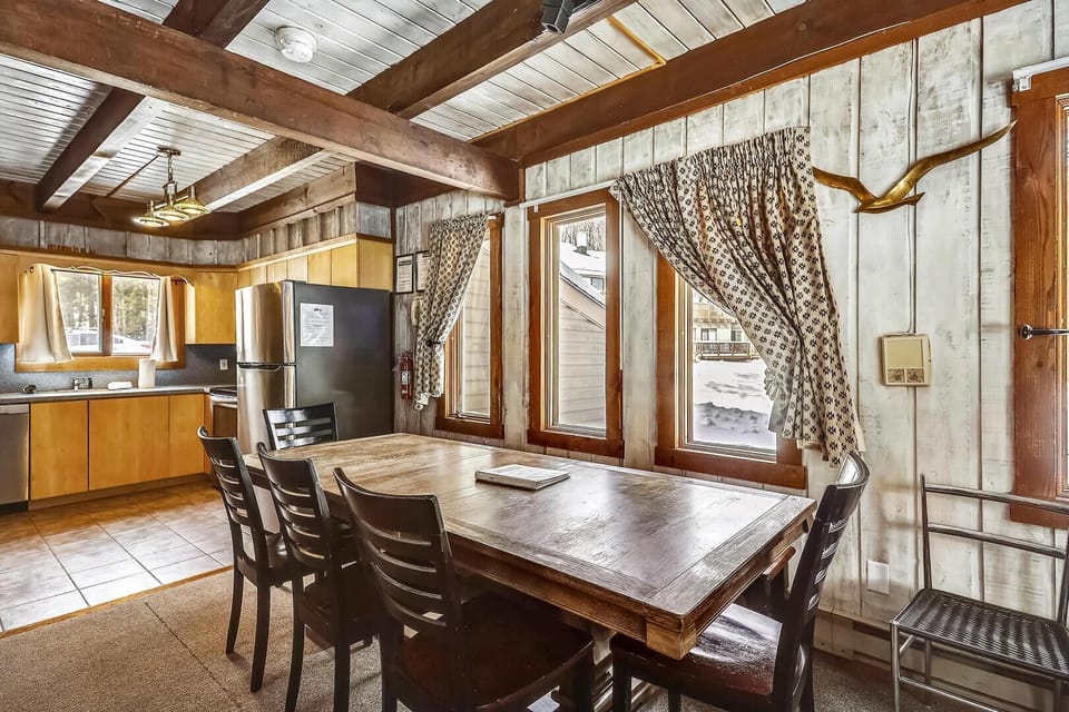 House, Multiple Beds (Hemlock Ridge 6A) | Dining