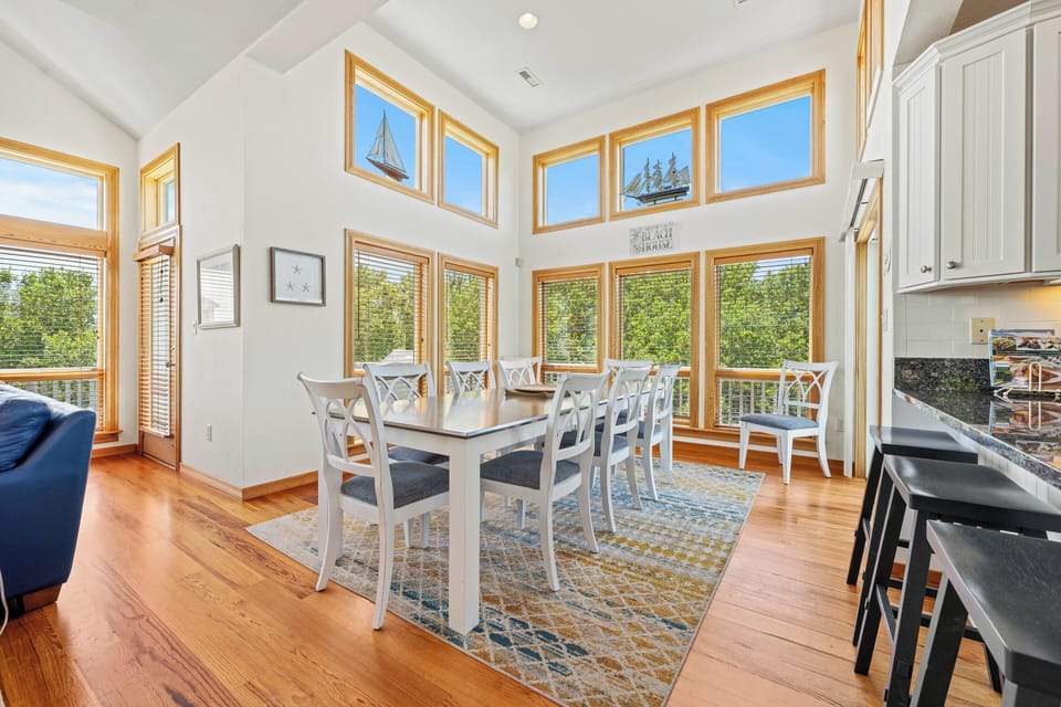 Dining Area - Top Level