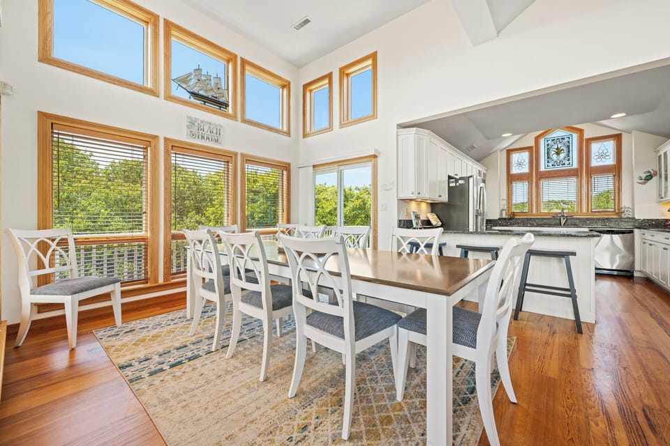 Dining Area - Top Level