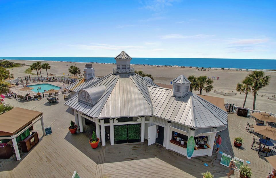 Grand Pavilion Pool and Beachside Burgers & Bar.