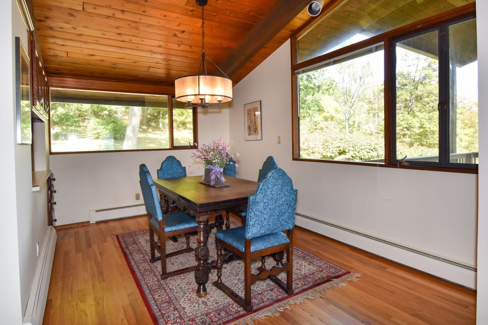Dining Room (Table Expands to Seat 8)