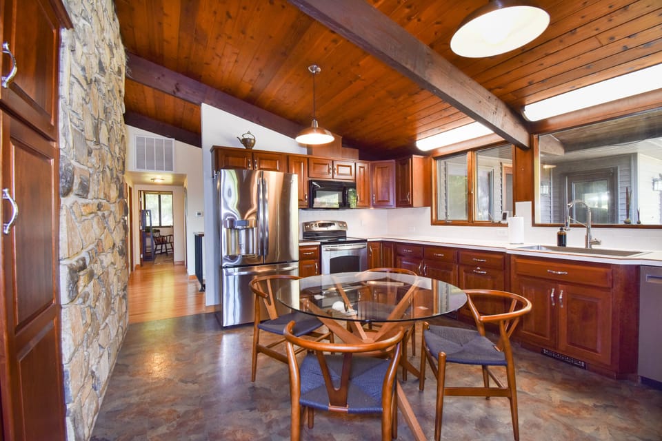 Eat In Kitchen