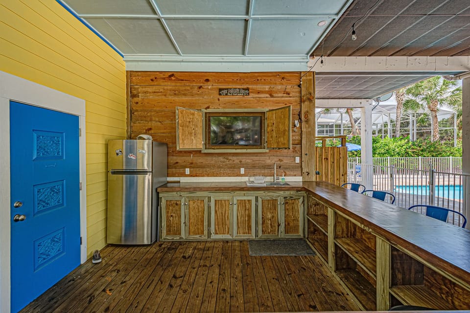 The poolside bar with television and grill are great for relaxation and fun.