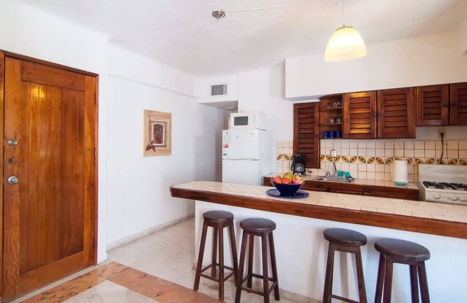 Breakfast bar seats 4