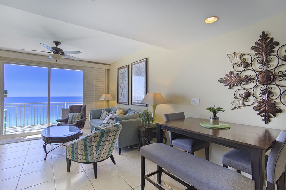 22-Splash-1202E-Dining