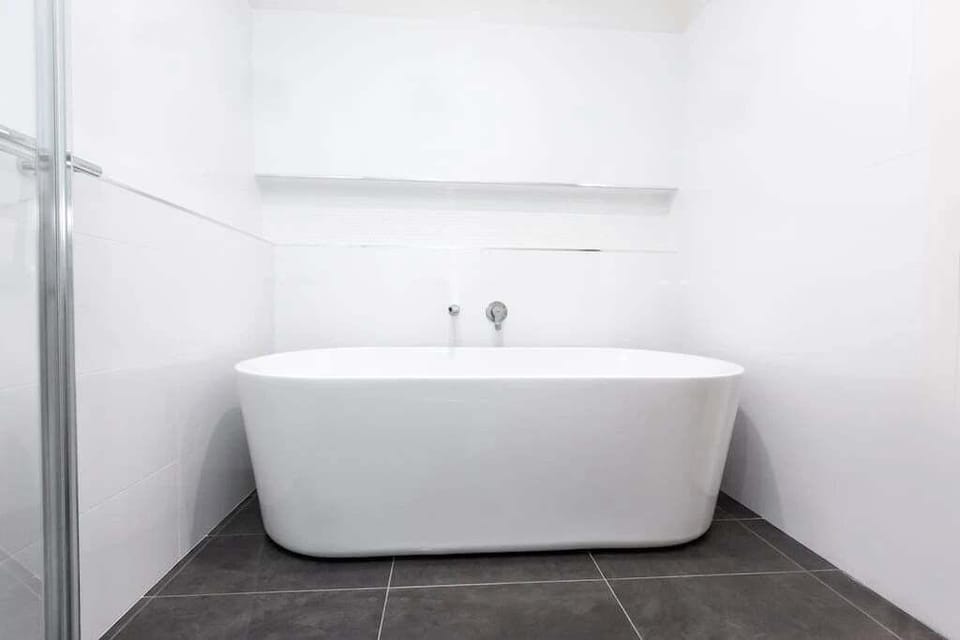 Round edged bath tub in bathroom 2.