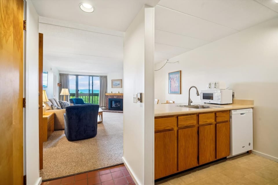 Condo, 1 King Bed (Pinnacle C16) | Interior