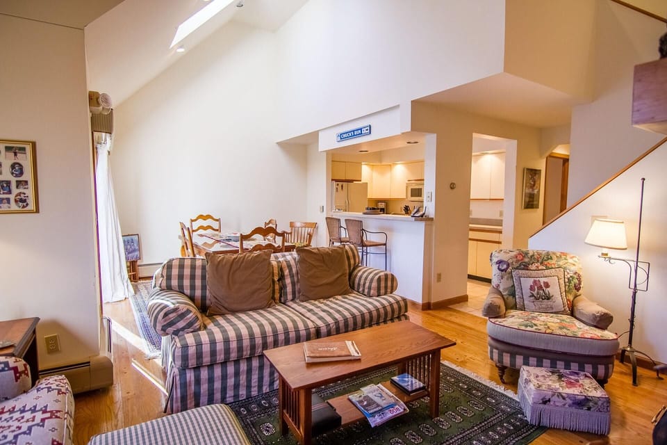 Apartment, Multiple Beds (Colony Club C12) | Living room | Fireplace