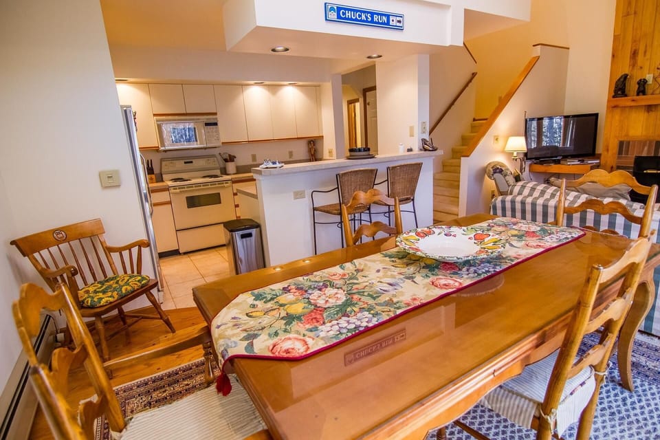 Apartment, Multiple Beds (Colony Club C12) | Private kitchen | Oven, toaster