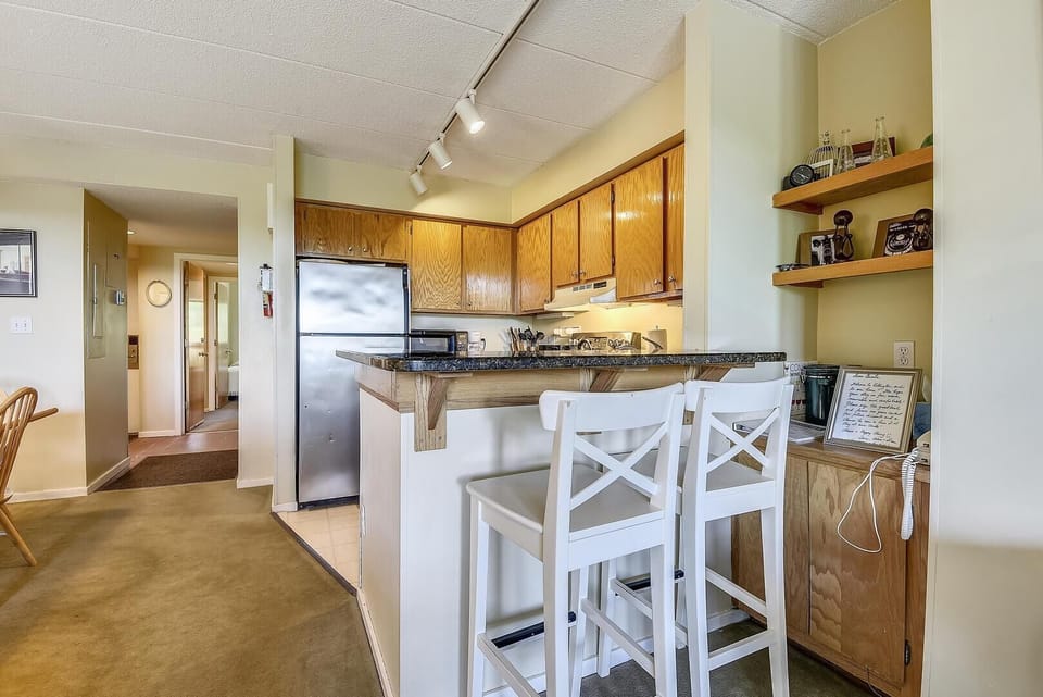 Condo, 1 Queen Bed with Sofa bed (Pinnacle F21) | Private kitchen