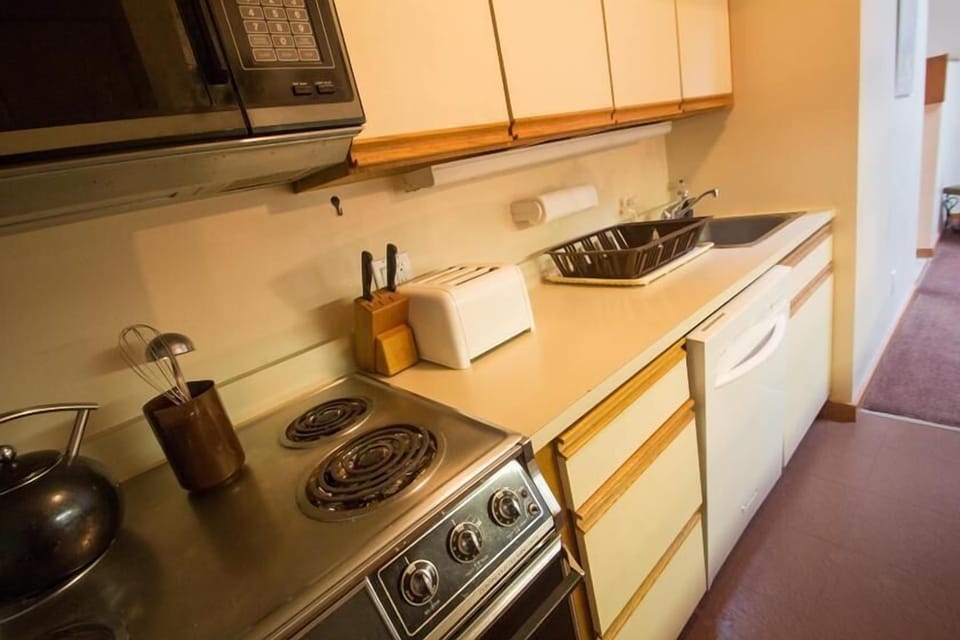 Apartment (Trail Creek 05) | Private kitchen