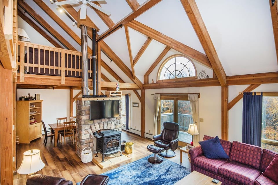 House, Multiple Beds (Viewmont Chalet) | Living area