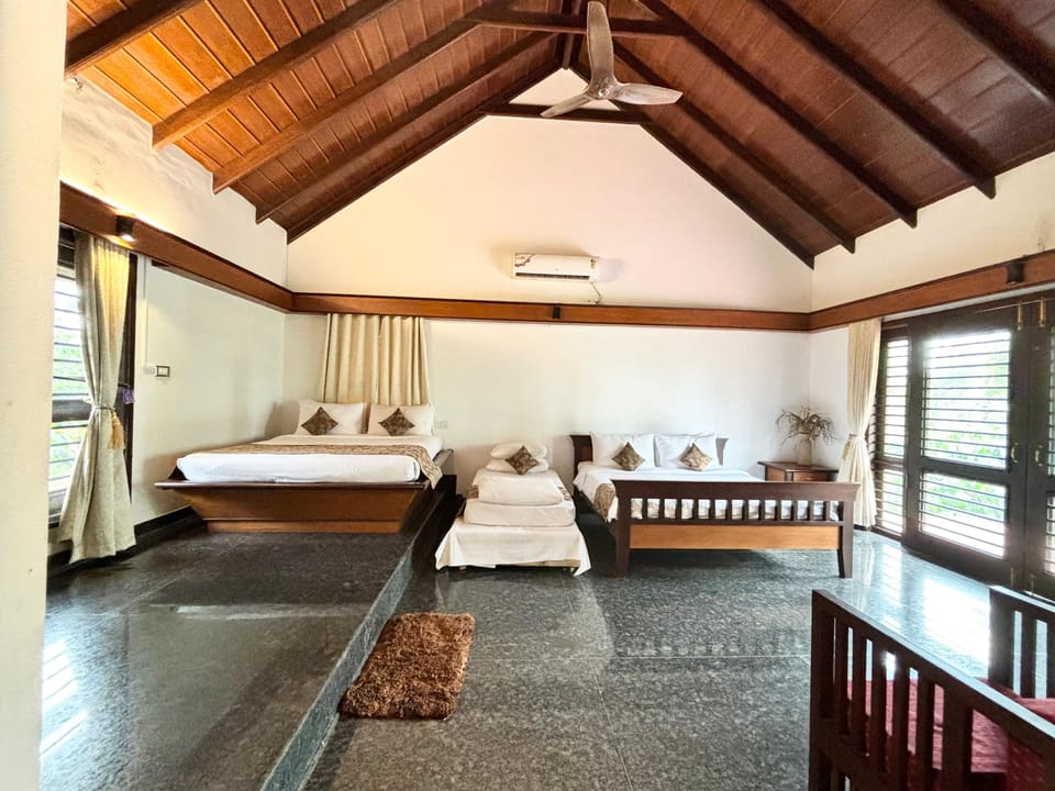 Superior Room | Egyptian cotton sheets, premium bedding, down comforters, pillowtop beds
