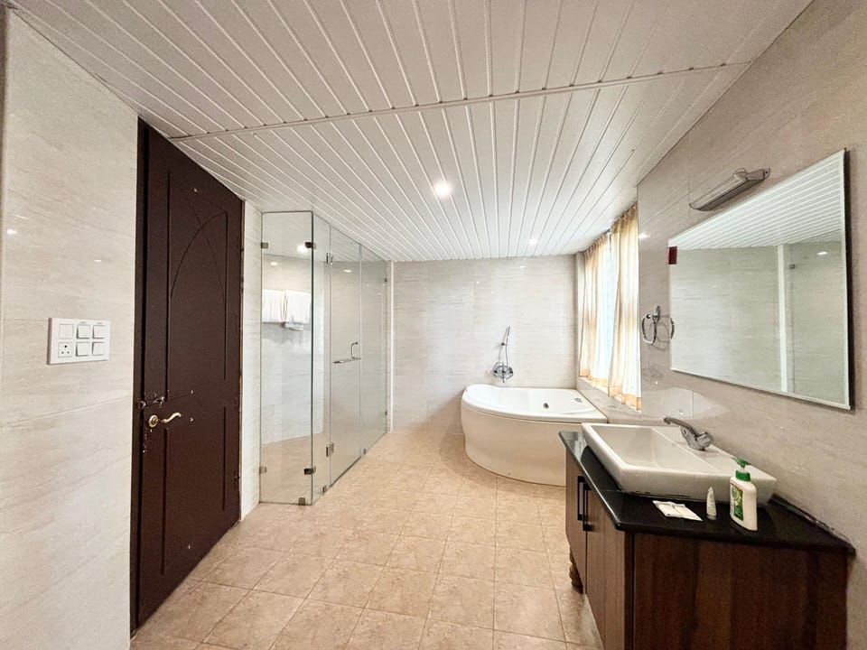 Exclusive Studio Suite, 1 King Bed, Garden View | Bathroom | Jetted tub, rainfall showerhead, free toiletries, bathrobes