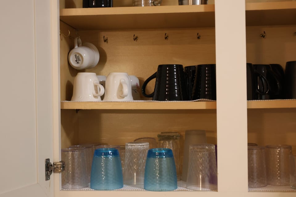 coffee mugs and cups
