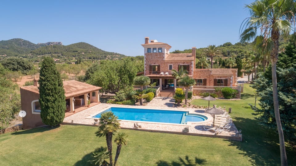 Beautiful villa with swimming pool