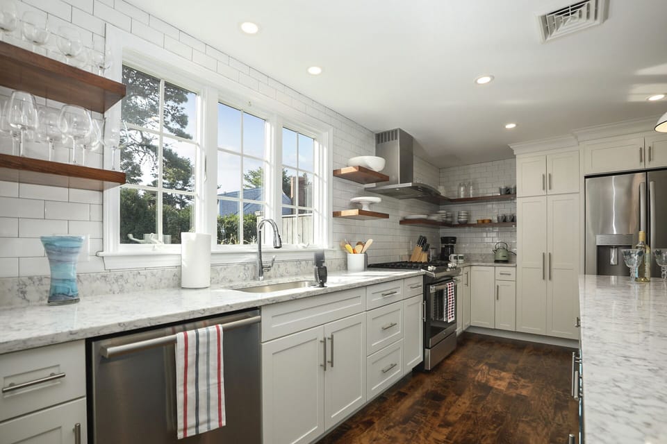 Gourmet Kitchen 40 Tip Cart Chatham Cape Cod - New England Vacation Rentals