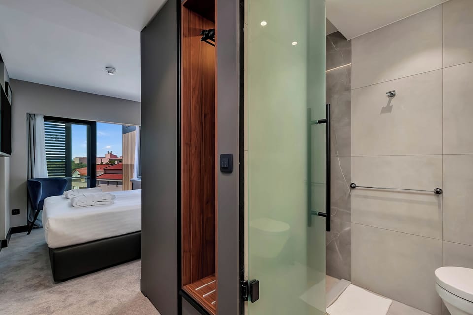 Standard Single Room, Balcony | Minibar, in-room safe, individually furnished, desk