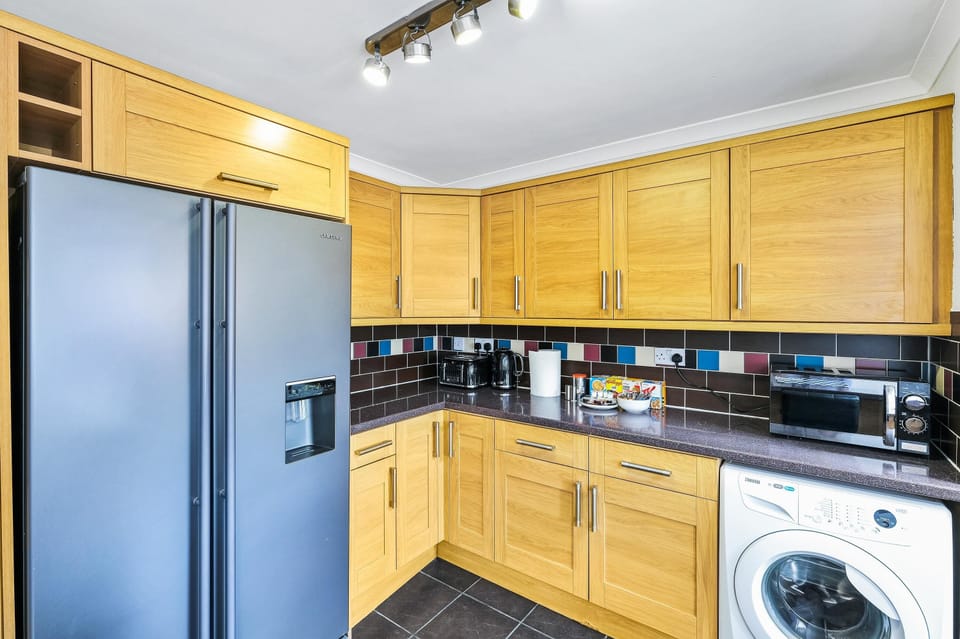 Family House | Private kitchen | Full-size fridge, microwave, oven, stovetop