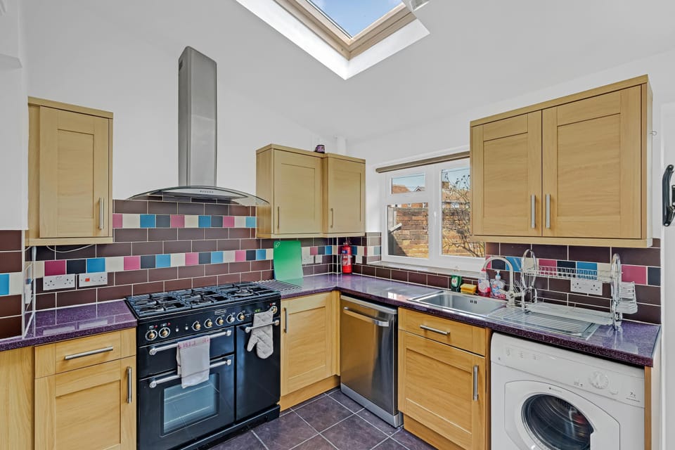 Family House | Private kitchen | Full-size fridge, microwave, oven, stovetop