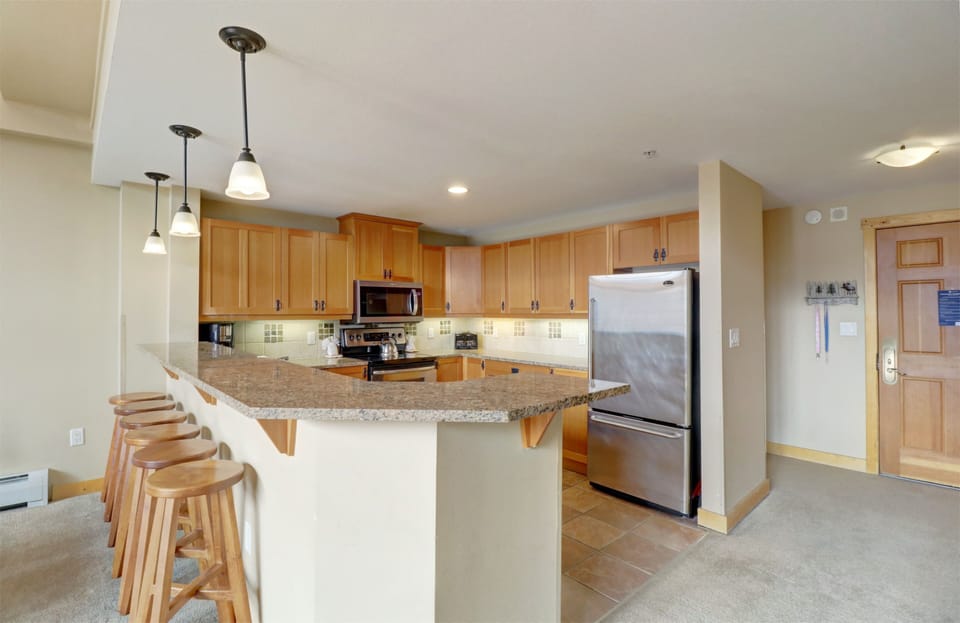 Condo, 3 Bedrooms | Private kitchen | Coffee/tea maker, fridge, oven, toaster