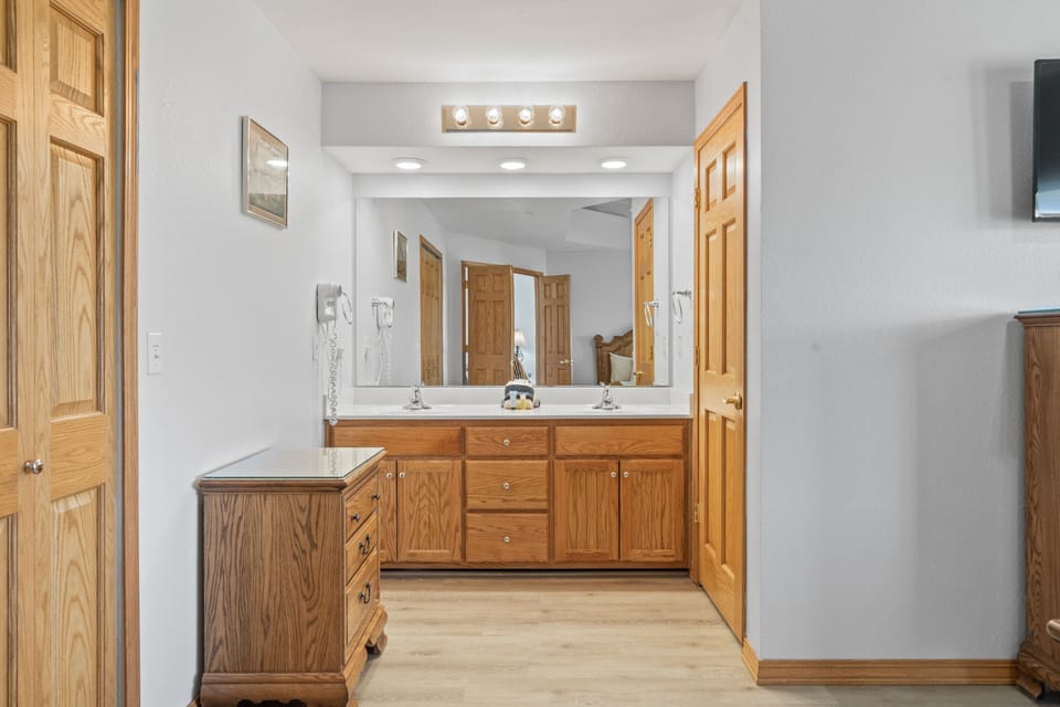 Bed Room/Bath Room
