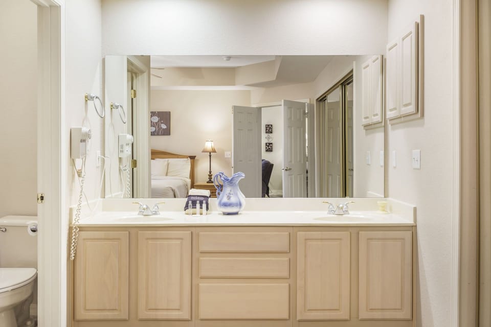 Master Bedroom - Vanity