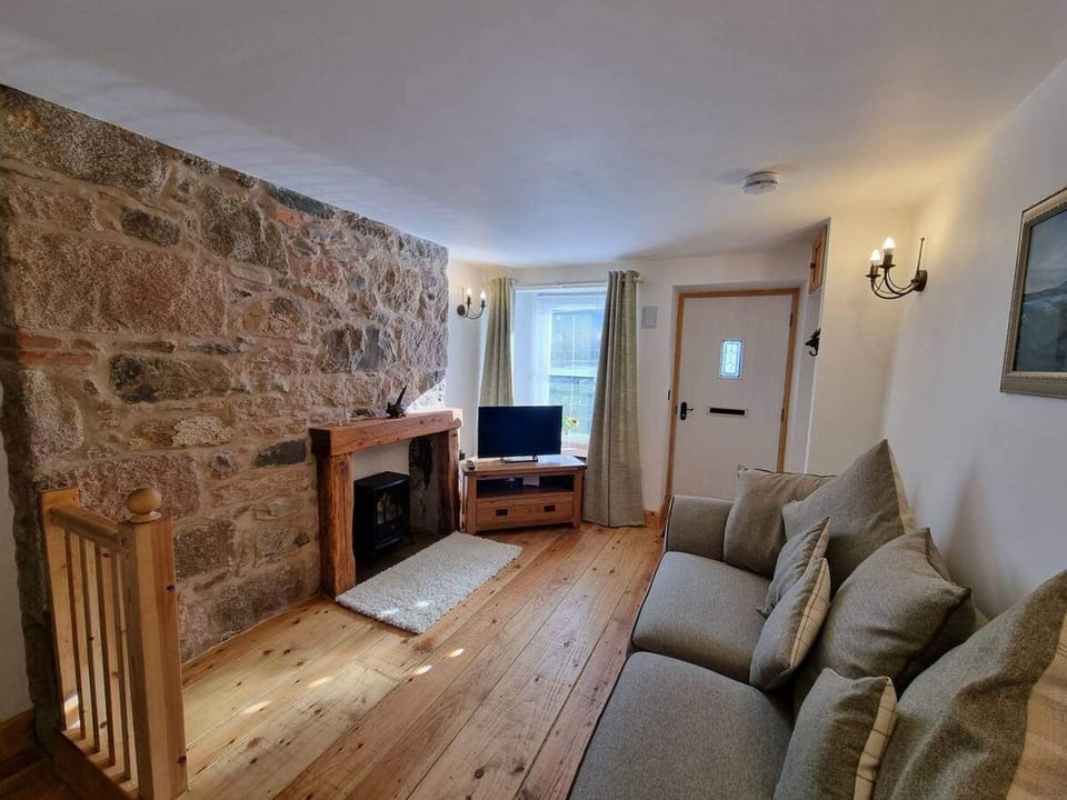 Apartment | Living area | TV