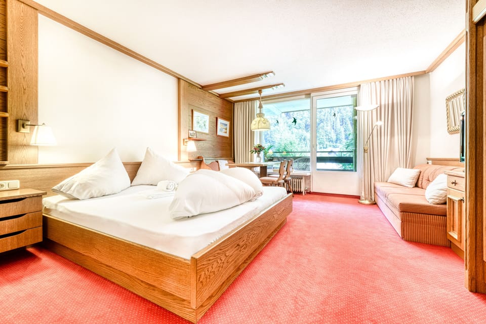 Studio (incl Cleaning Fee, City Tax & Laundry) | Individually decorated, individually furnished, desk, free WiFi