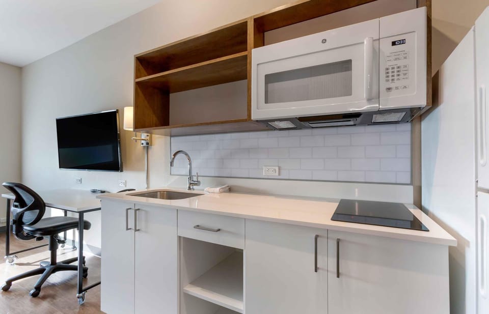 Standard Studio, Non Smoking, Refrigerator & Microwave | Private kitchen | Full-size fridge, microwave, stovetop, toaster
