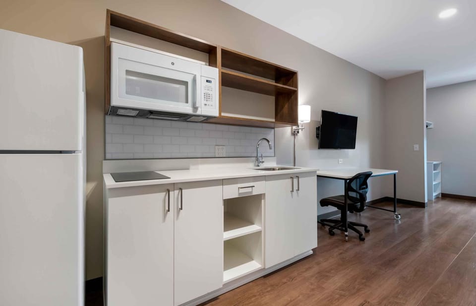 Standard Studio, Non Smoking, Refrigerator & Microwave | Private kitchen | Full-size fridge, microwave, stovetop, toaster