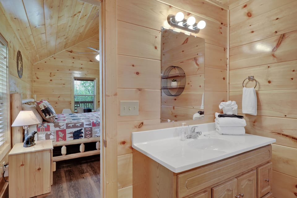 upper level king bathroom