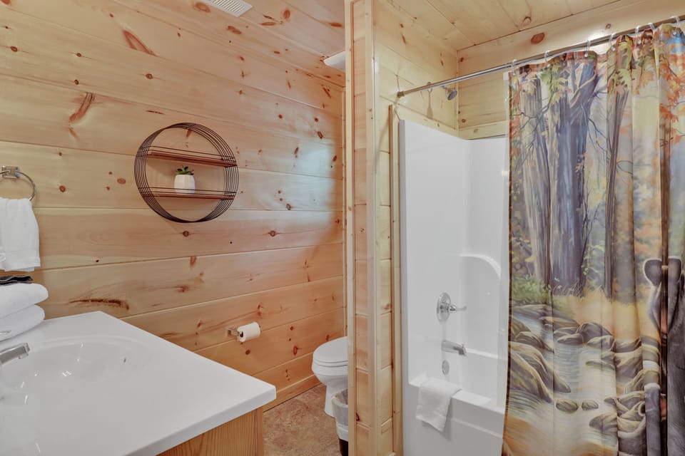 upper level king bathroom