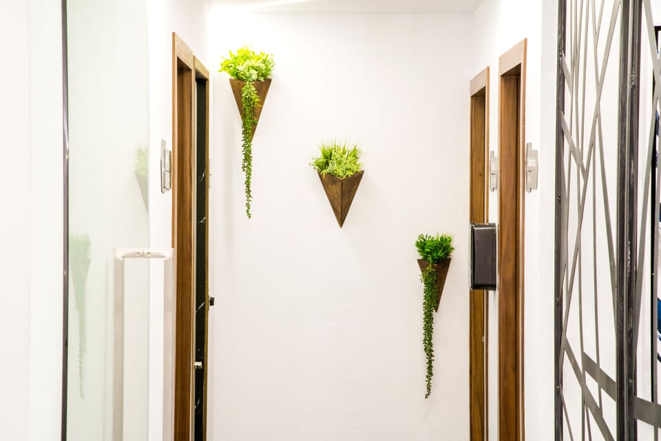 Couples treatment rooms, hot tub, steam room, deep-tissue massages