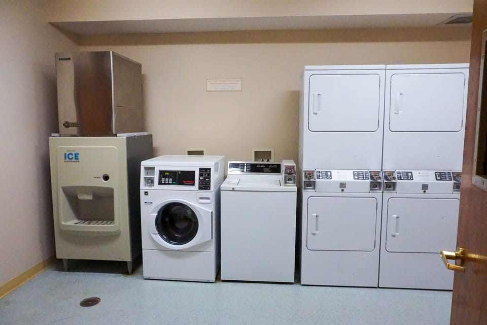 Ice Machine and coin-operated Laundry facility on 4th floor.