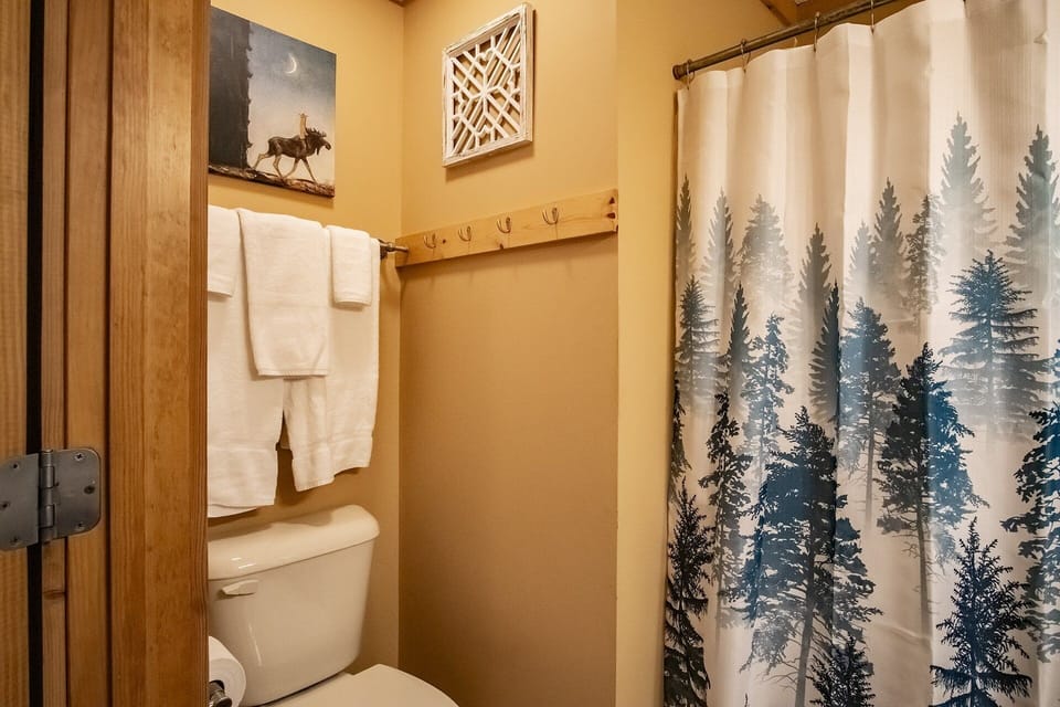 Full bathroom on the third floor features a tub/shower combo.