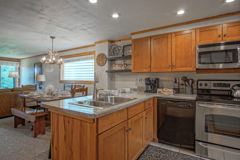 Full size kitchen