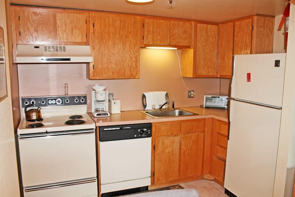 Full kitchen