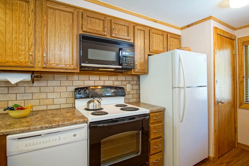 Full size kitchen