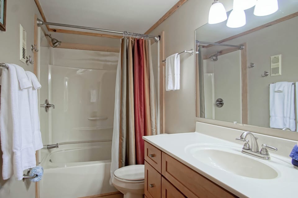This is the shared full bathroom.